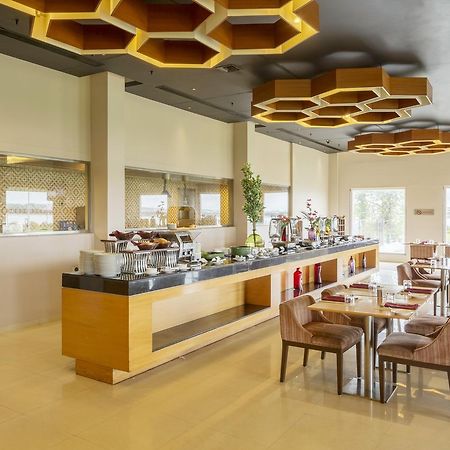 הובלי Hotel Naveen Lakeside מראה חיצוני תמונה
