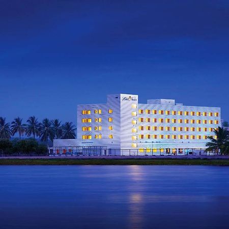 הובלי Hotel Naveen Lakeside מראה חיצוני תמונה