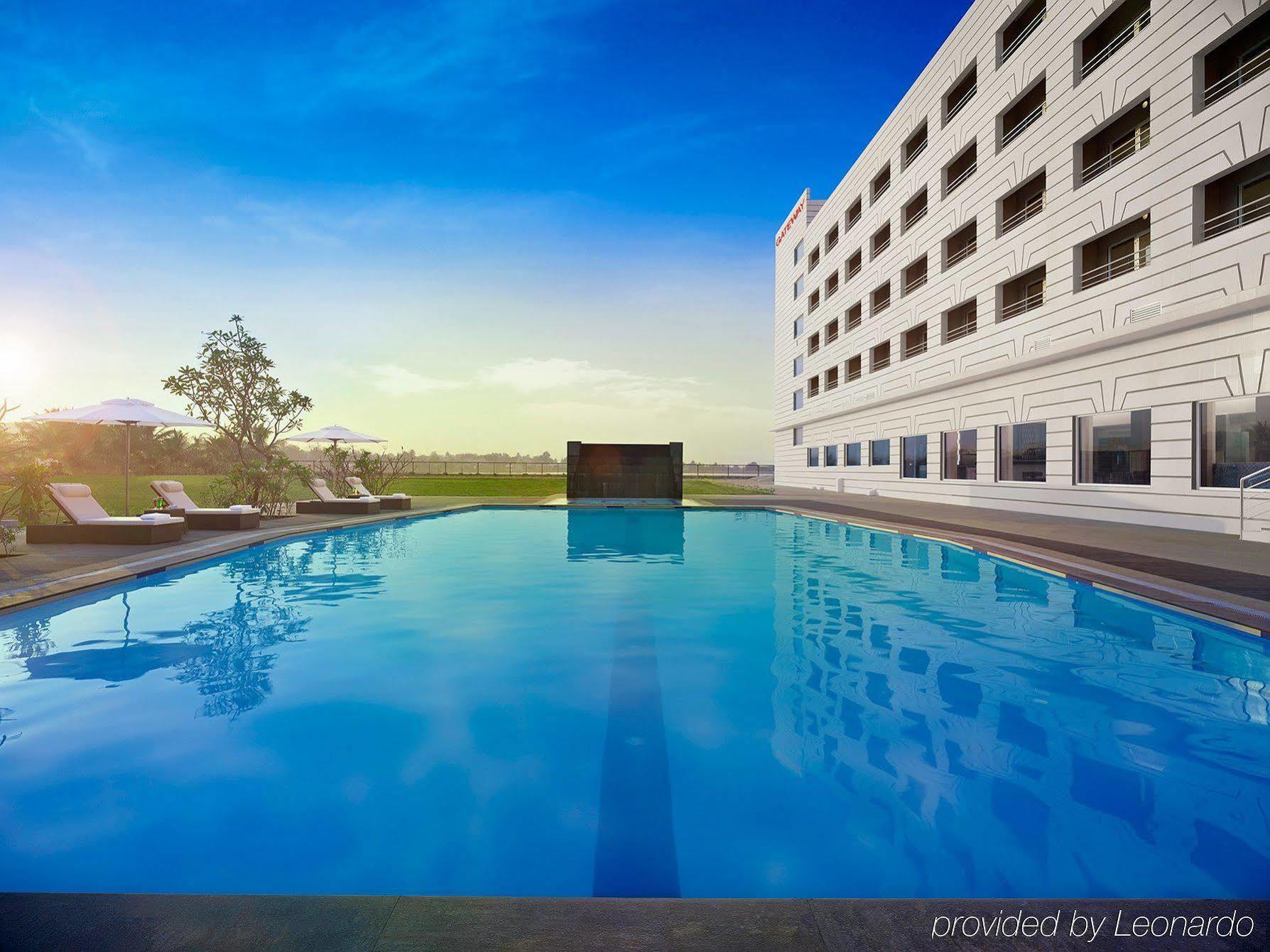 הובלי Hotel Naveen Lakeside מראה חיצוני תמונה