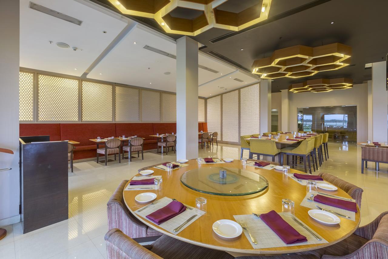 הובלי Hotel Naveen Lakeside מראה חיצוני תמונה
