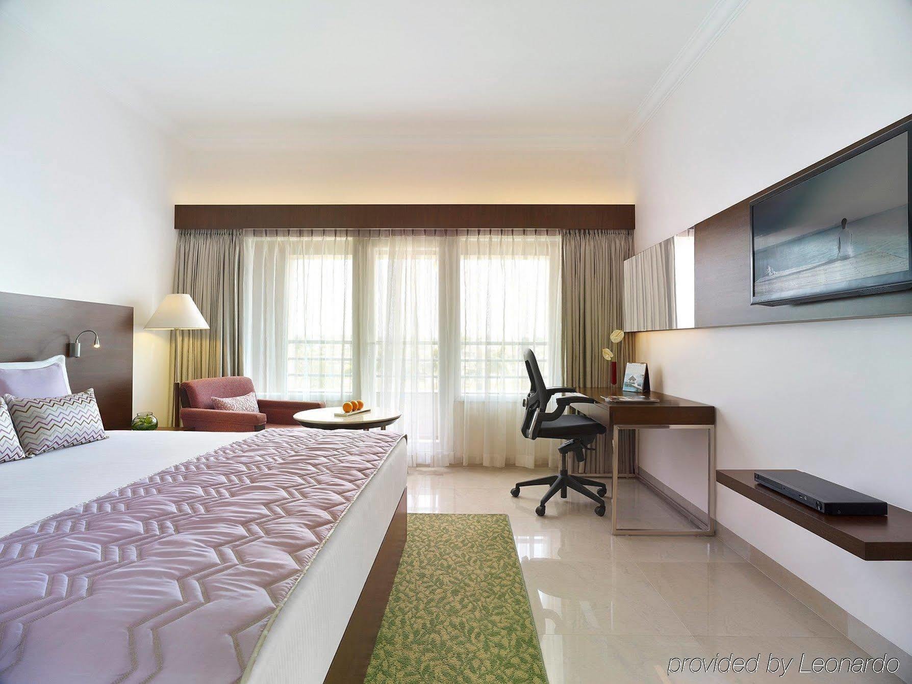 הובלי Hotel Naveen Lakeside מראה חיצוני תמונה