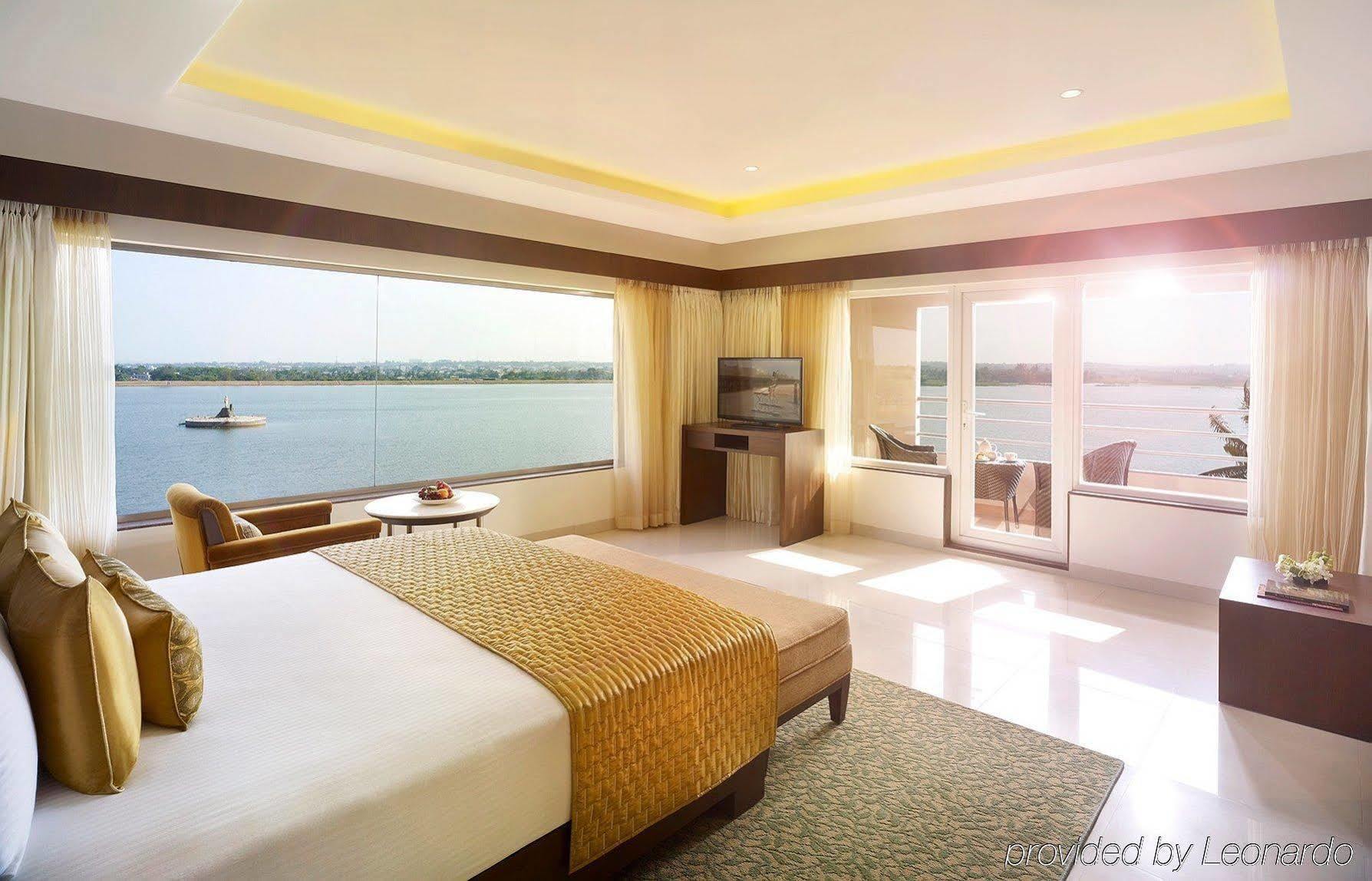הובלי Hotel Naveen Lakeside מראה חיצוני תמונה